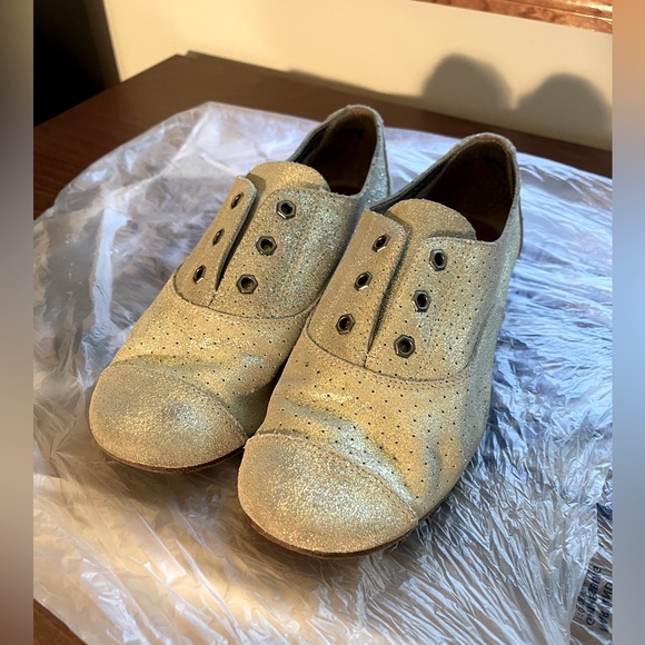 Matt Bernson Shimmery Gold Oxfords US6 - Picture 2 of 7